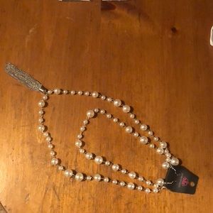 Pearl necklace and earrings with silver tassel